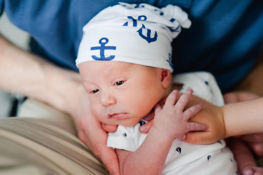 12-Newborn-boy-with-nautical-hat
