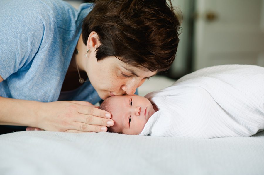 16-Newborn-boy-mom-kissing-baby