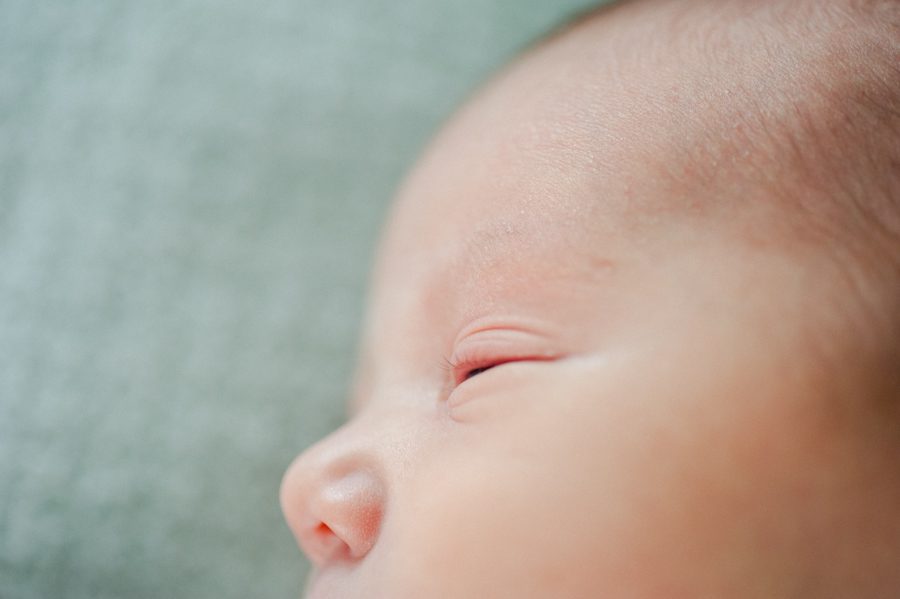 19-Newborn-boy-eyelashes