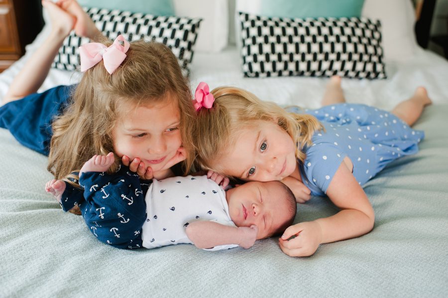 4-Newborn-boy-two-sisters-cuddling