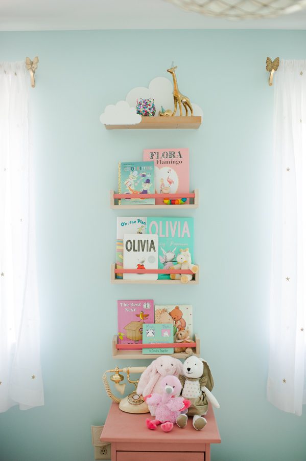 9-book-display-in-nursery