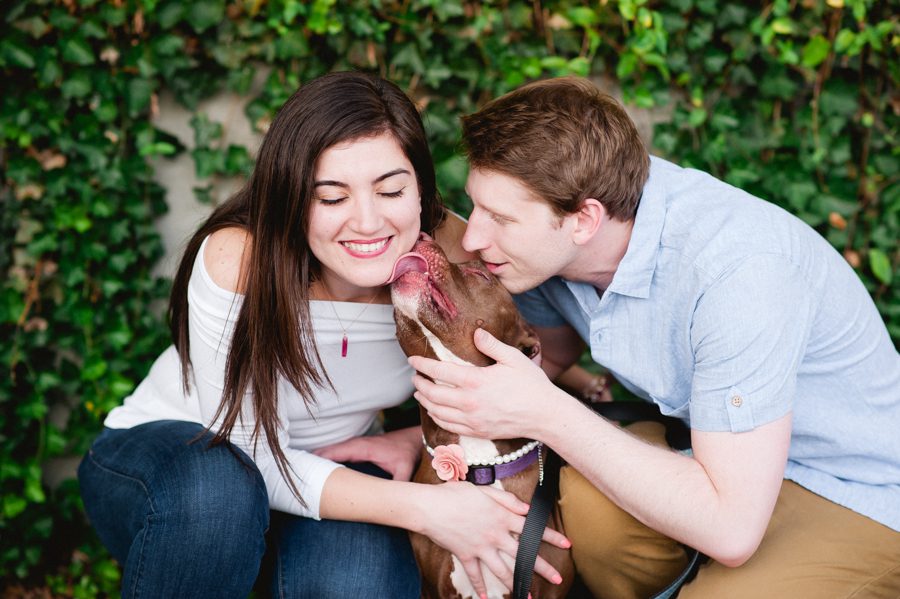 11-couple-with-dog-kissing-them